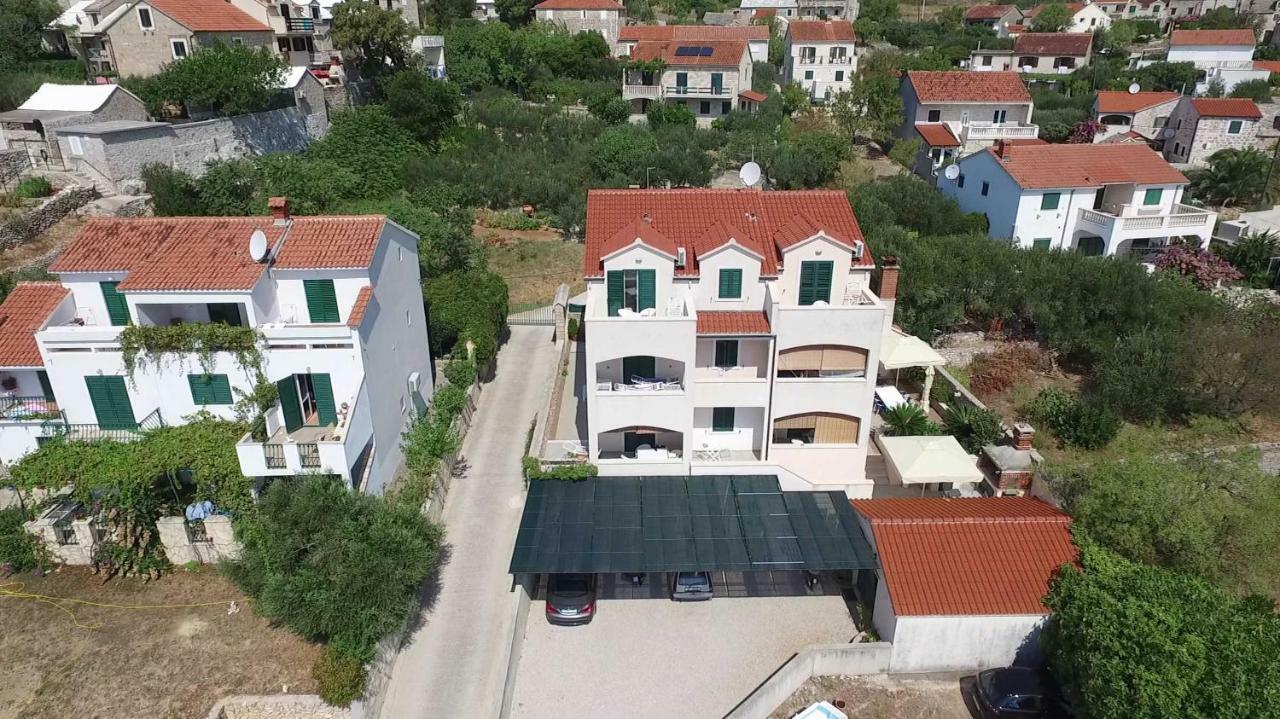 Apartments Borovina Μπολ Εξωτερικό φωτογραφία